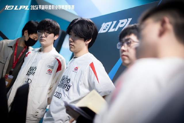 露在更高的 露在更高的