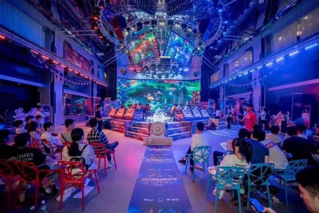 更展现了中 更展现了中