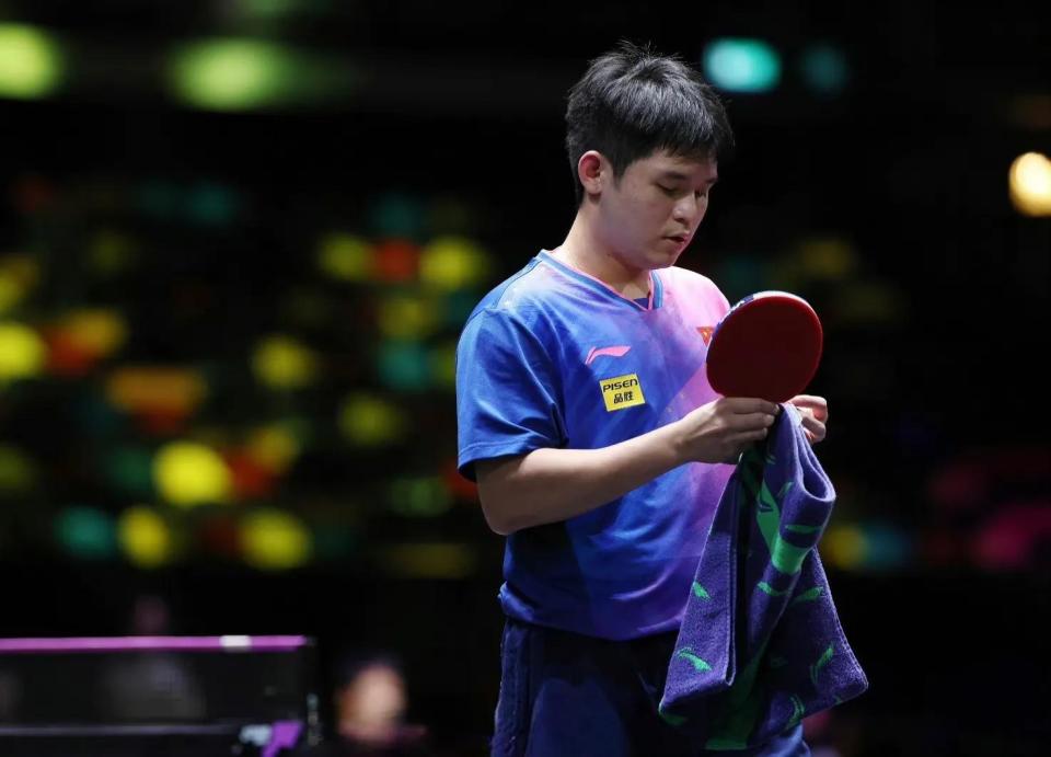 向总冠军发 向总冠军发