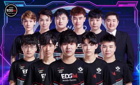 与此相对 与此相对